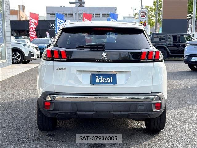 Peugeot 3008 2017-07 8209511-5