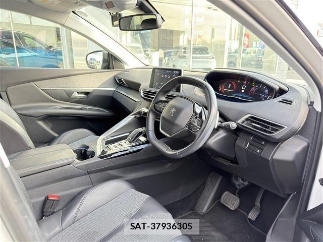 Peugeot 3008 2017-07 8209511-8