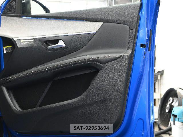 Peugeot 3008 2021-05 8246322-21