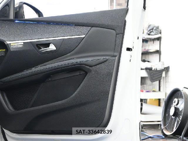 Peugeot 3008 2018-12 8368084-21