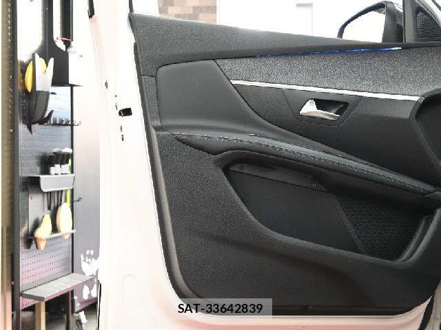 Peugeot 3008 2018-12 8368084-23