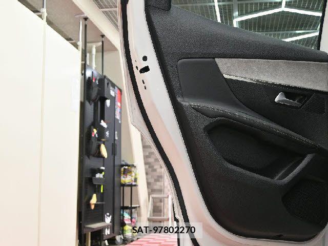 Peugeot 3008 2021-04 8628349-25