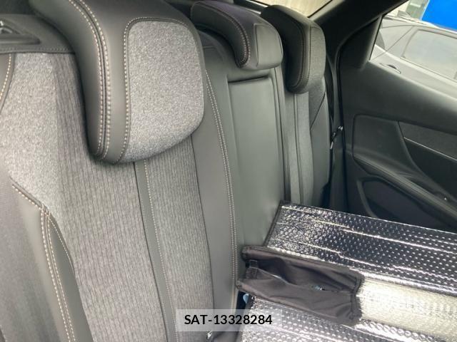 Peugeot 3008 2018-03 8831050-10