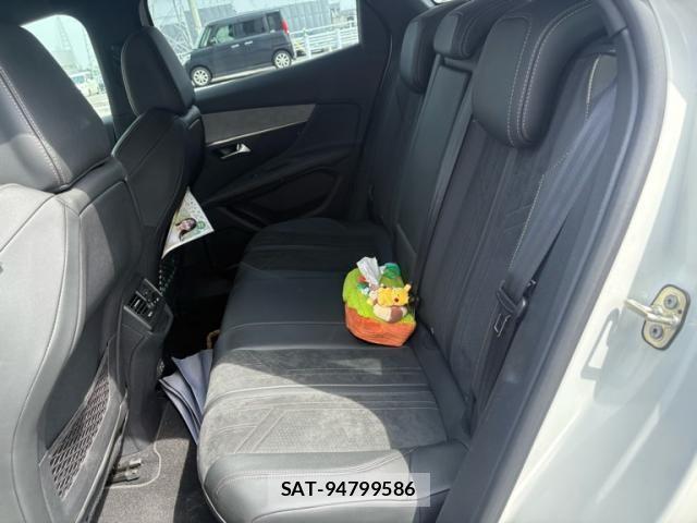 Peugeot 3008 2021-05 8831051-13