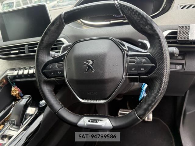 Peugeot 3008 2021-05 8831051-16