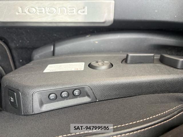 Peugeot 3008 2021-05 8831051-19