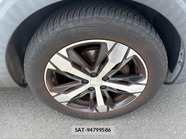 Peugeot 3008 2021-05 8831051-3