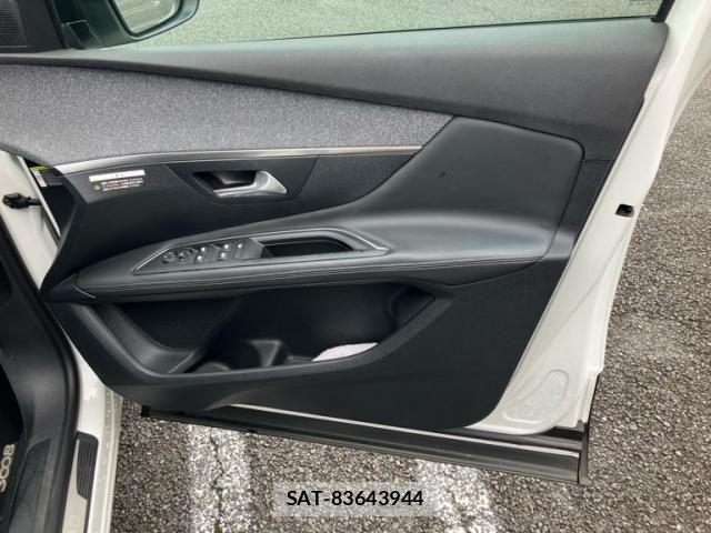 Peugeot 3008 2018-01 8831053-9