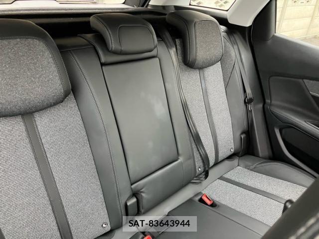 Peugeot 3008 2018-01 8831053-13