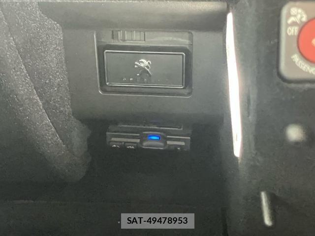 Peugeot 3008 2018-03 8850341-28