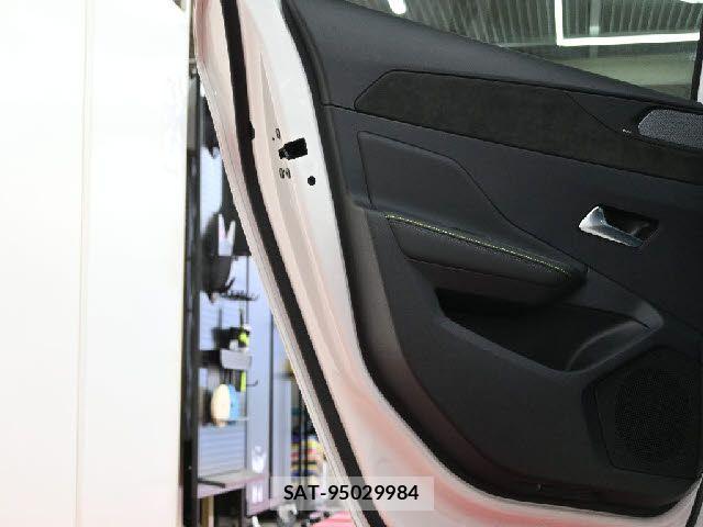 Peugeot 308 2023-11 6673117-23