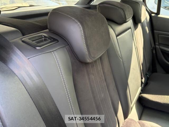 Peugeot 308 2015-11 6911084-12