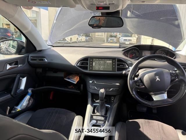 Peugeot 308 2015-11 6911084-14