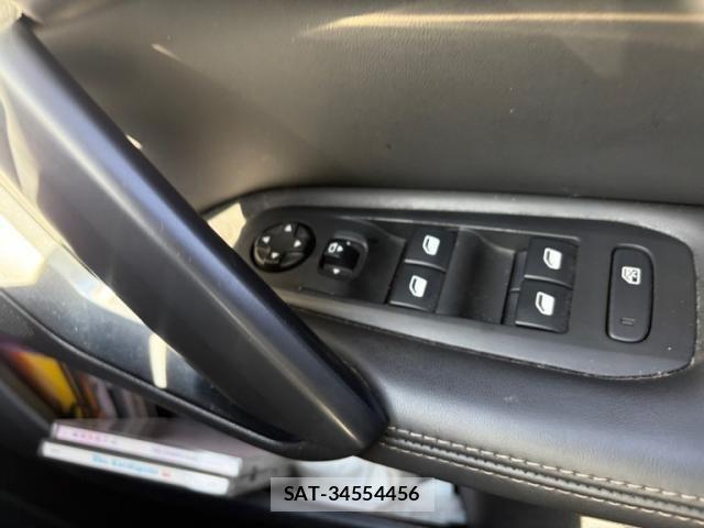Peugeot 308 2015-11 6911084-16
