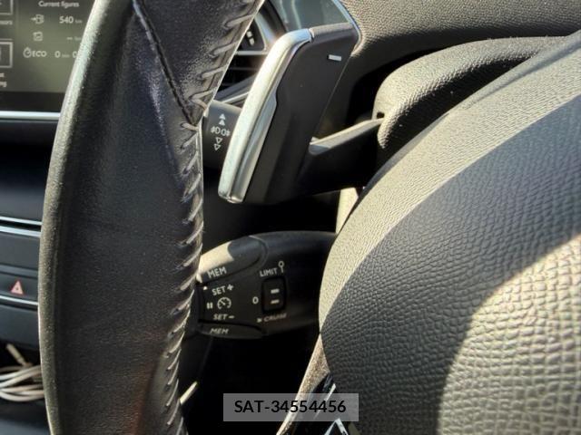 Peugeot 308 2015-11 6911084-18