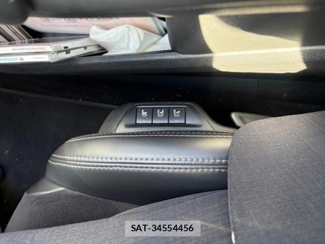 Peugeot 308 2015-11 6911084-22