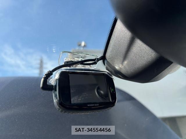 Peugeot 308 2015-11 6911084-23