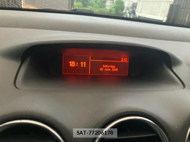 Peugeot 308 2014-05 7619160-21