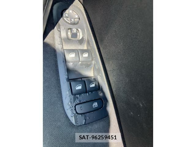 Peugeot 308 2015-09 8231281-26
