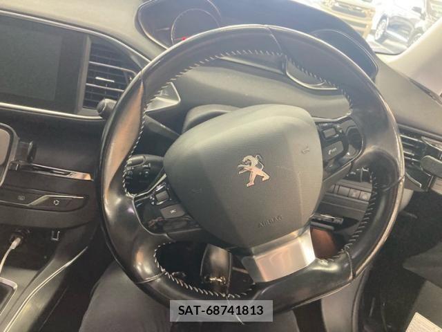 Peugeot 308 2018-04 8246324-14