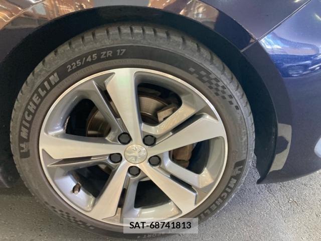 Peugeot 308 2018-04 8246324-4
