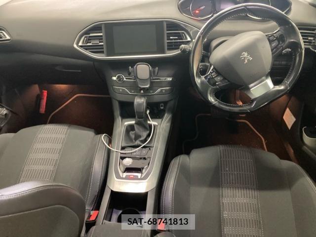 Peugeot 308 2018-04 8246324-8