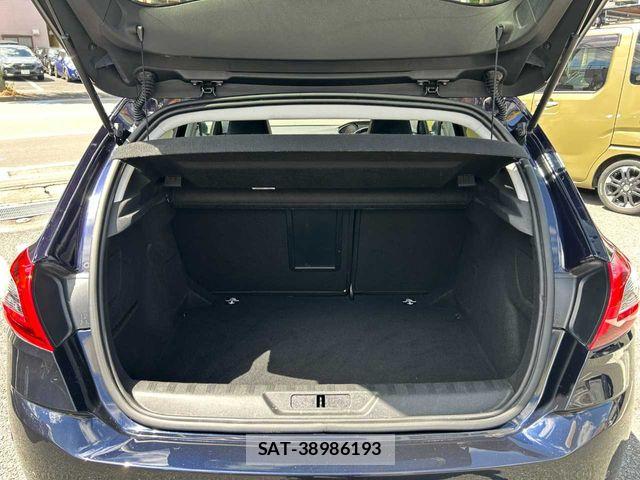 Peugeot 308 2020-02 8368089-16