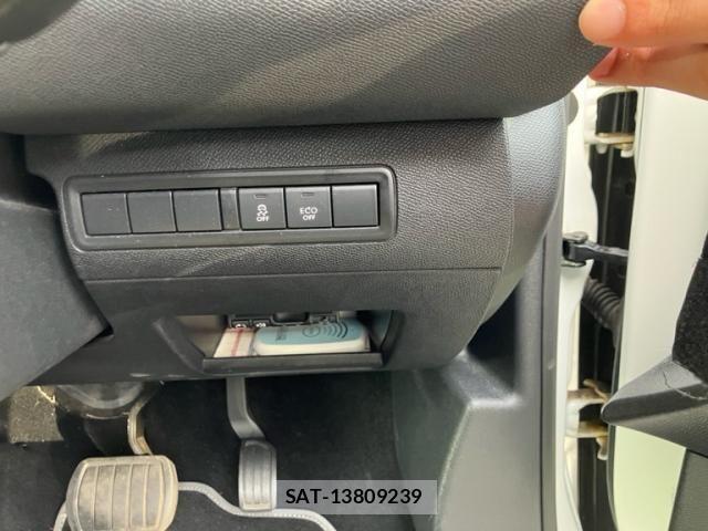Peugeot 308 2014-12 8368086-17