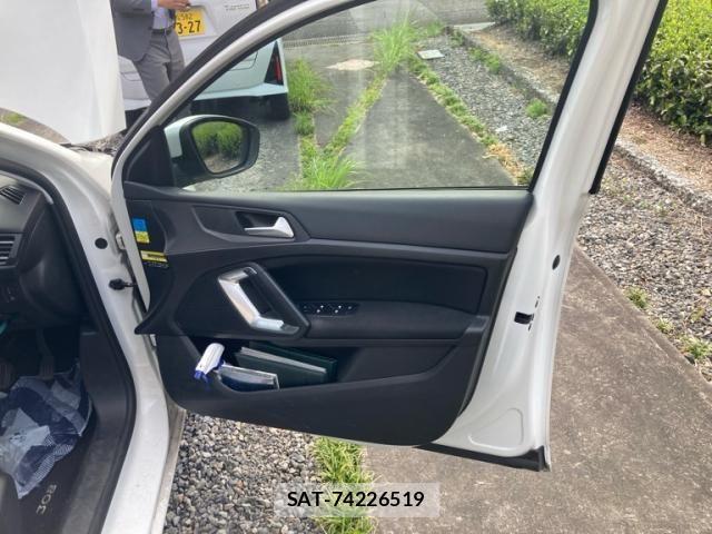 Peugeot 308 2016-03 6673123-12