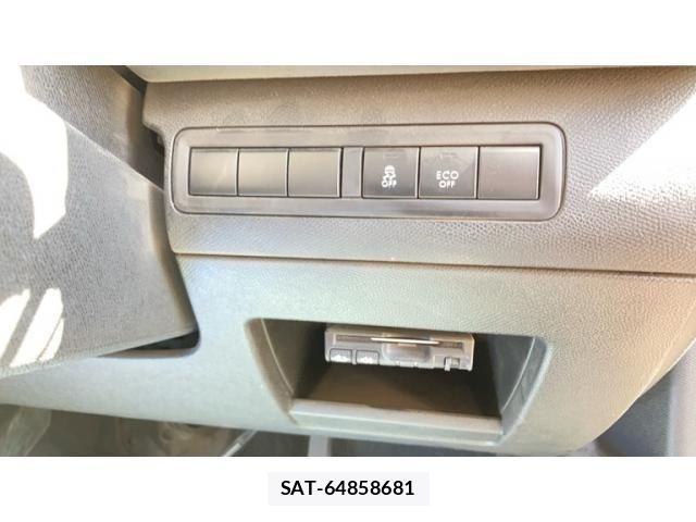 Peugeot 308 2017-06 6911087-12