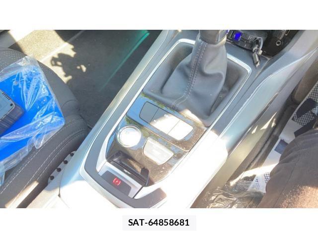 Peugeot 308 2017-06 6911087-23