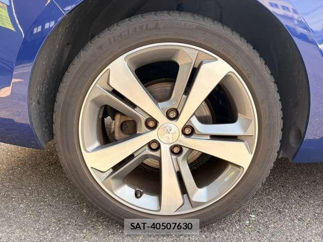 Peugeot 308 2018-03 7060200-18
