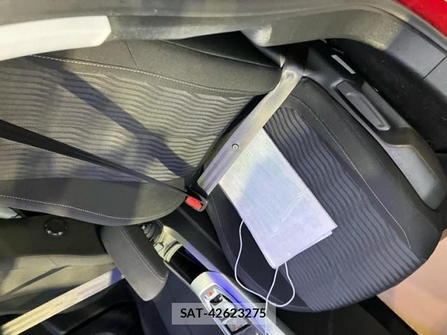 Peugeot 308 2015-02 7359284-12