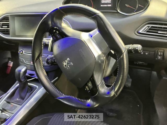Peugeot 308 2015-02 7359284-15