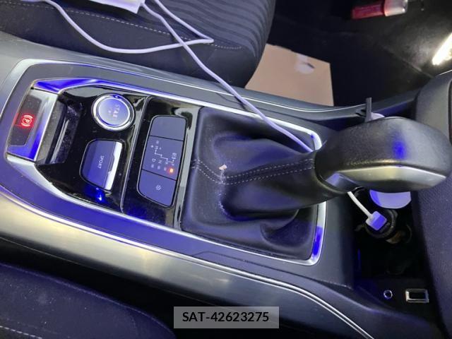 Peugeot 308 2015-02 7359284-16
