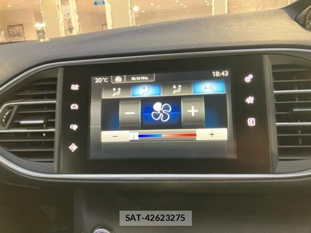 Peugeot 308 2015-02 7359284-21