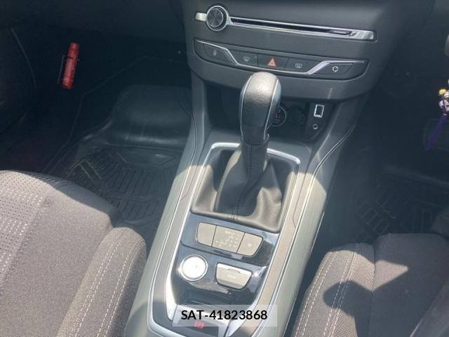 Peugeot 308 2017-10 8745176-16