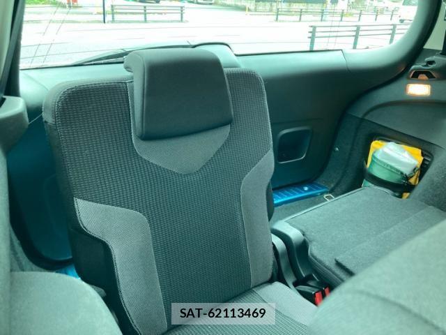 Peugeot 308 2013-06 8850345-6