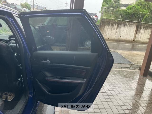 Peugeot 308 2018-06 8884176-11