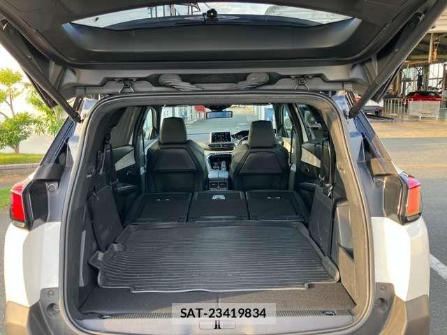 Peugeot 5008 2018-10 1393005-12