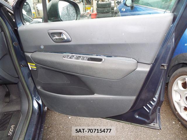 Peugeot 5008 2013-06 6015971-9