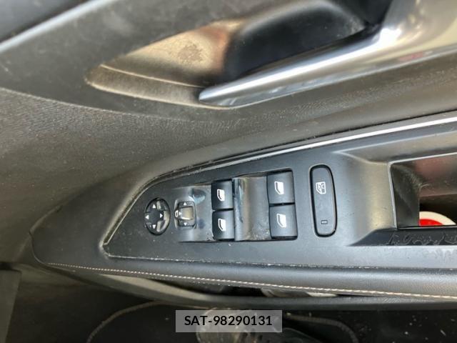 Peugeot 5008 2018-01 6614104-11