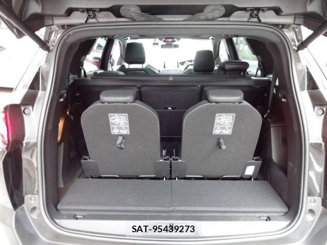 Peugeot 5008 2023-11 7329307-10