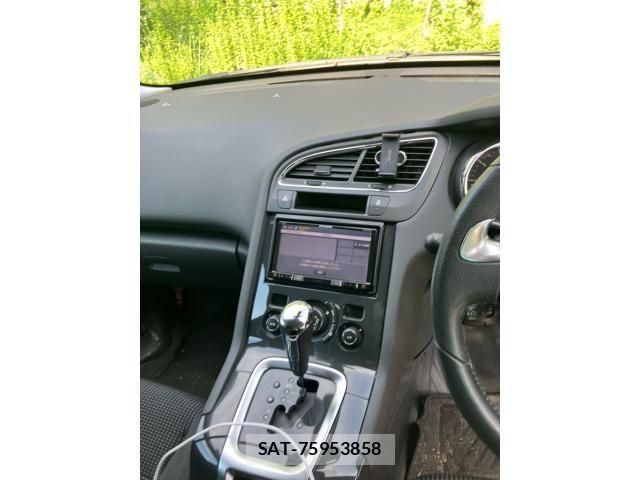 Peugeot 5008 2015-09 8075110-11