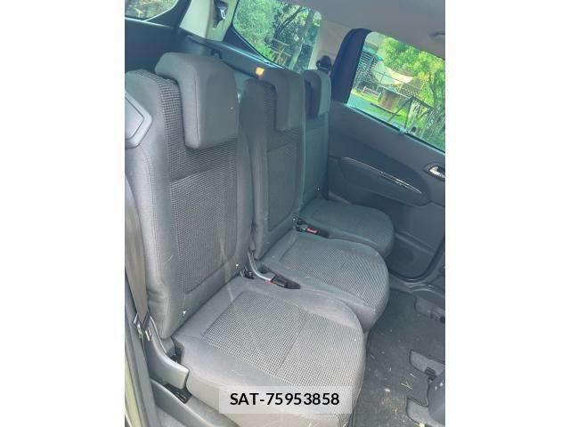 Peugeot 5008 2015-09 8075110-12