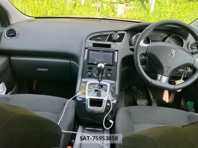 Peugeot 5008 2015-09 8075110-13