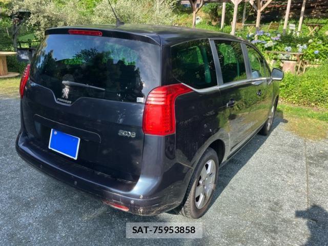 Peugeot 5008 2015-09 8075110-14