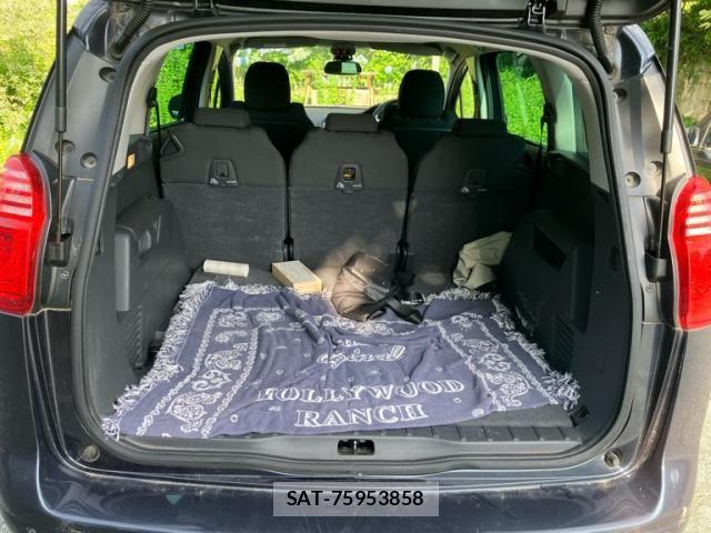 Peugeot 5008 2015-09 8075110-16
