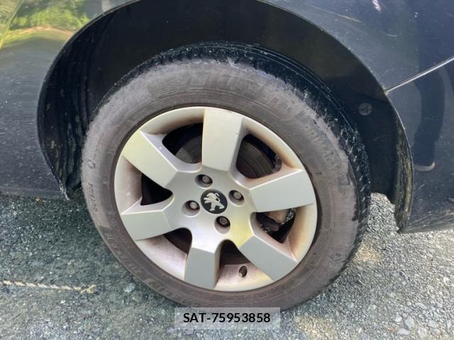 Peugeot 5008 2015-09 8075110-19