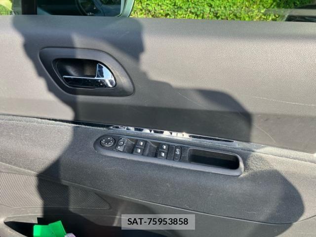 Peugeot 5008 2015-09 8075110-6